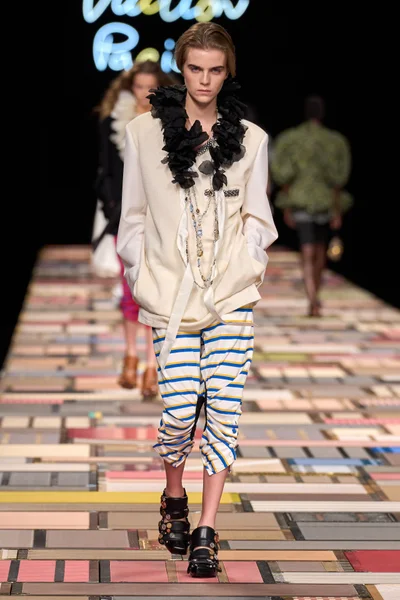 Look 7